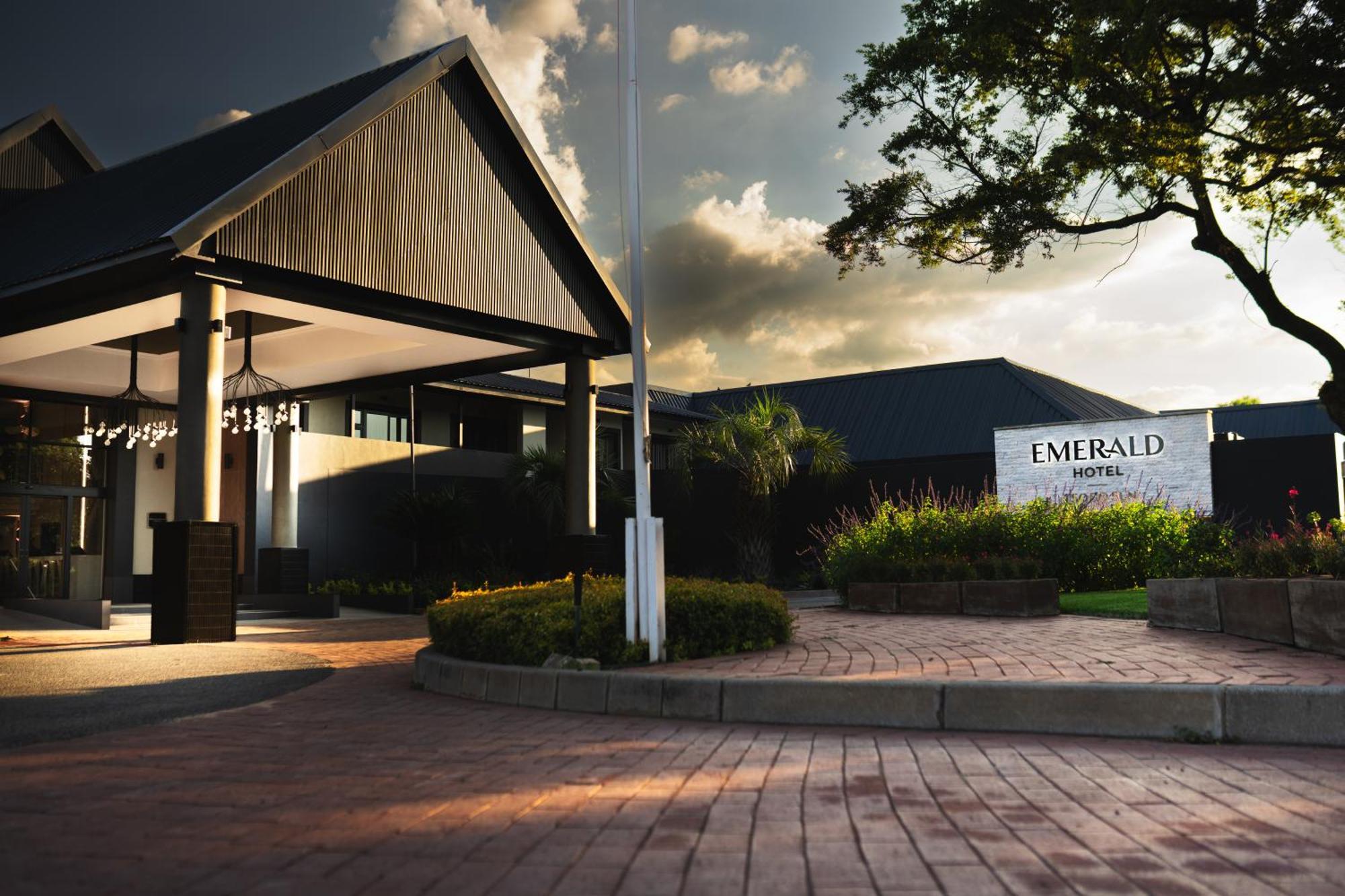 เอมเมอรัล รีสอร์ต แอนด์ คาสิโน Hotel Vanderbijlpark ภายนอก รูปภาพ